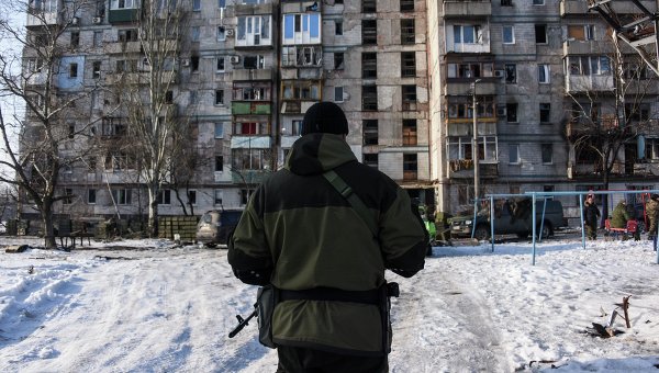 Ополченец в Донецке архивное фото