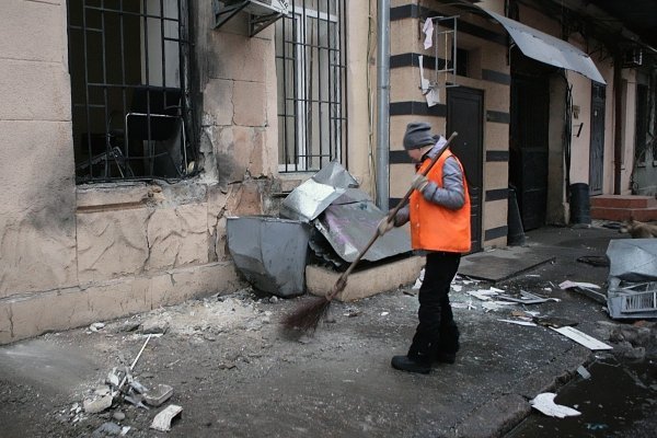 Взрыв у трехэтажного здания на пересечении улицы Троицкой и переулка Нечипуренко в Одессе