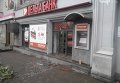Последствия взрыва возле банка в Запорожье