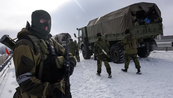 Ополченцы в районе аэропорта Донецка. Архивное фото