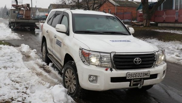 Машина специальной наблюдательной миссии ОБСЕ на востоке Украины. Архивное фото