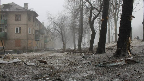 Последствия обстрелов в Донецке. Архивное фото
