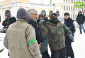 Активисты Правого сектора и ультрас пытаются засунуть депутата Харьковского городского совета Виктора Китанина в мусорный бак. Видео