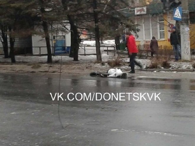 Место взрыва на остановке в Донецке