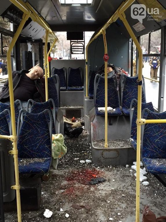 Жертвы взрыва на остановке в Донецке
