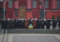 Арсений Яценюк и члены Кабмина возложили цветы к памятнику Тараса Шевченко по случаю Дня соборности