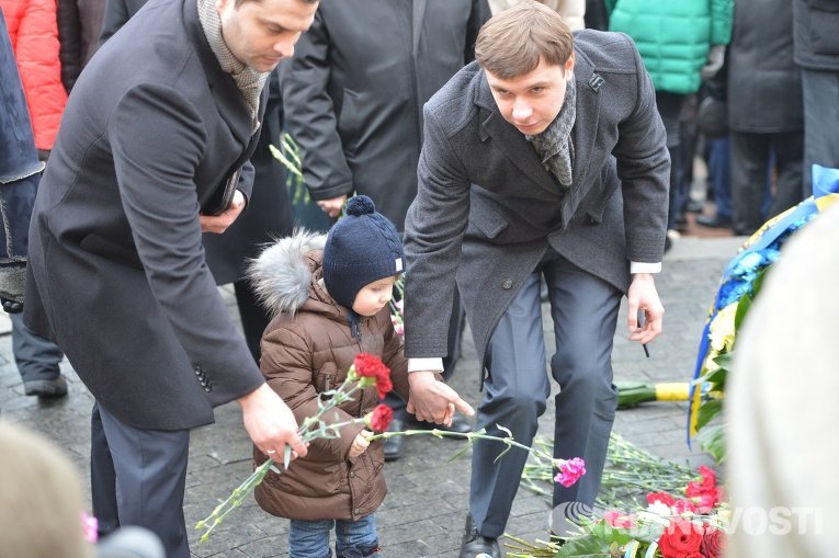 Возложение цветов к памятнику Михаилу Грушевскому по случаю Дня соборности
