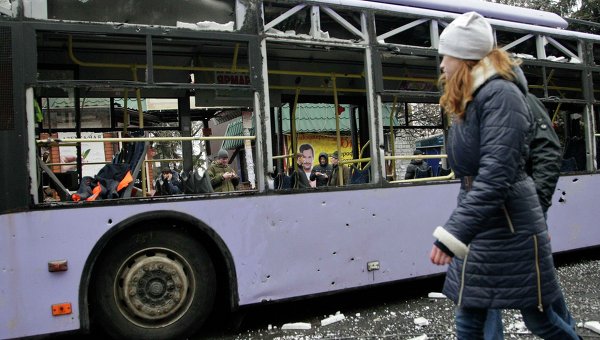 Обстрелянный троллейбус в Донецке