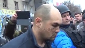 Самосуд над украинским пленным в Донецке