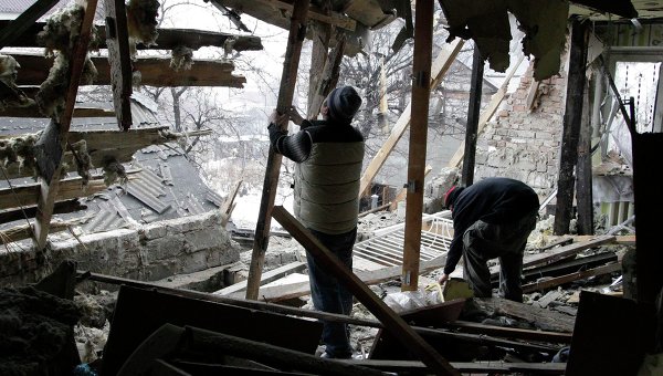 Разрушенный дом в Донецке