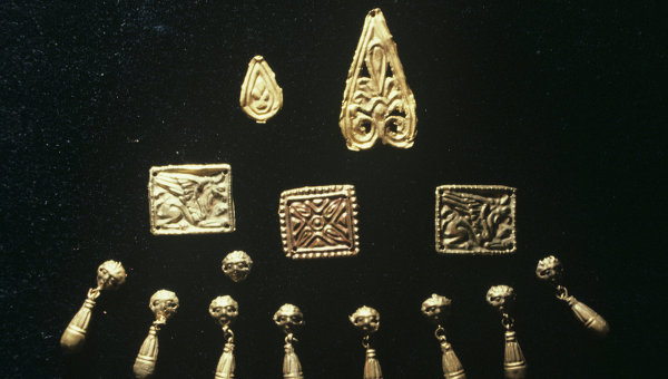 Скифские золотые украшения. Архивное фото