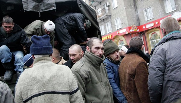 Пленные военнослужащие ВСУ на улицах Донецка