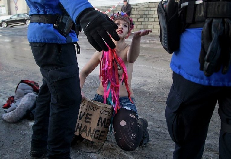 Акция Femen в Давосе