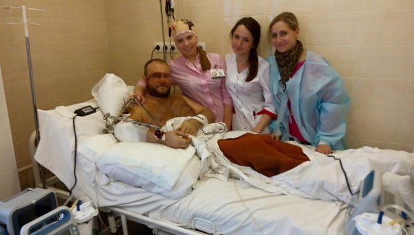 Раненный Дмитрий Ярош в больнице