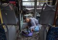 Погибший мужчина в троллейбусе после обстрела в Донецке