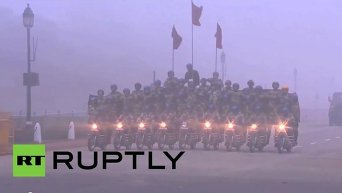 Индийские пограничники показали трюки на мотоциклах