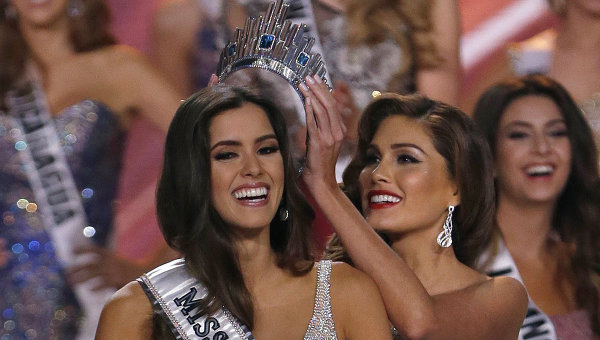 Мисс Колумбия Паулина Вега во время вручения короны Мисс вселенной