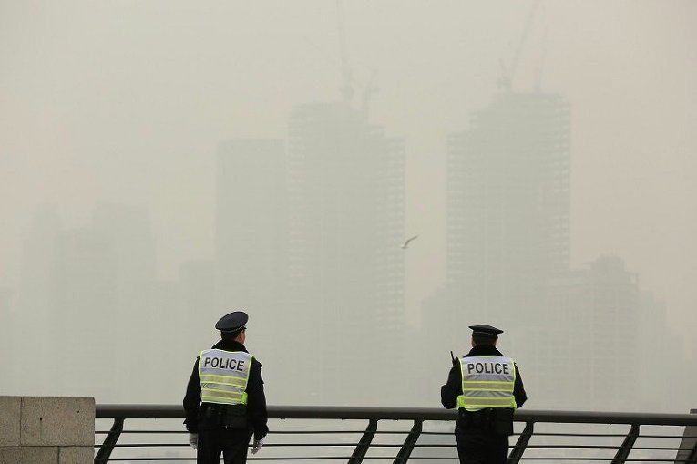 Полицейские Шанхая в тумане