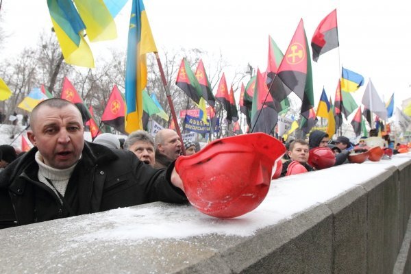 Акция протеста работников угледобывающих предприятий возле Кабмина