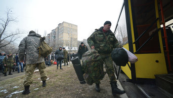 Отправка призывников в воинскую часть под Киевом. Архивное фото