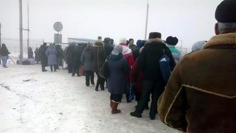 Луганская область - очередь на пропускном пункте Изварино в РФ