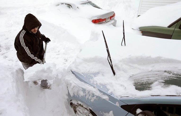 Американцы расчищают города от снега