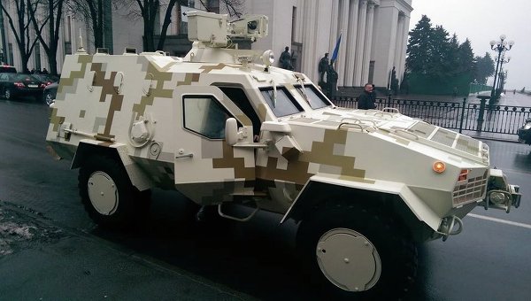 Порошенко протестировал новый бронеавтомобиль Дозор-Б