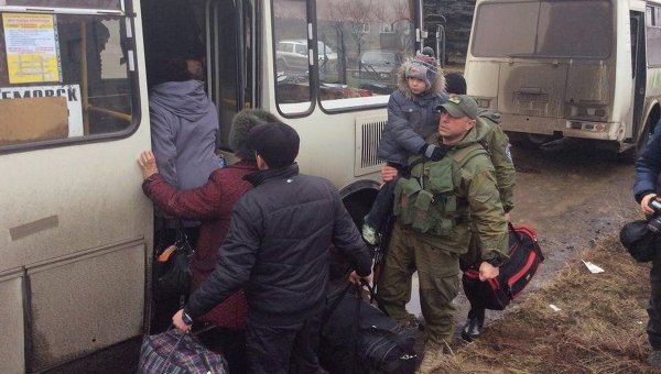 Эвакуация людей из Дебальцево