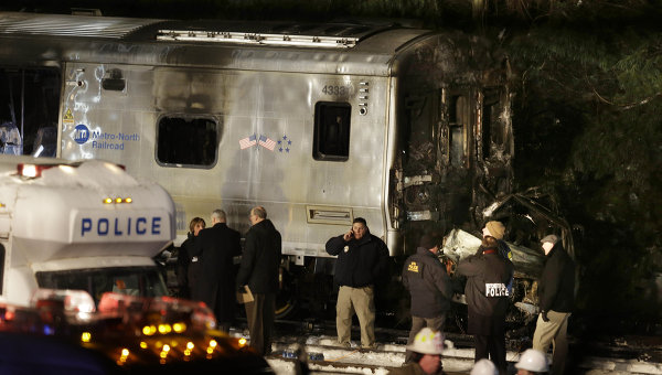 Столкновение поезда с автомобилем в пригороде Нью-Йорка