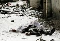 Тело убитого ополченца на улице Углегорска после боев