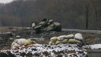 Уничтоженный танк ополченцев в Углегорске