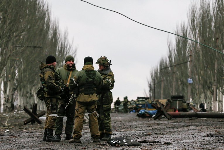 Блокпост ополченцев на въезде в Углегорск