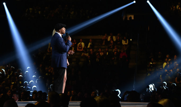 Американский хип-хоп-исполнитель и актер LL Cool J и Гвинет Пэлтроу на 57-ой церемонии Грэмми