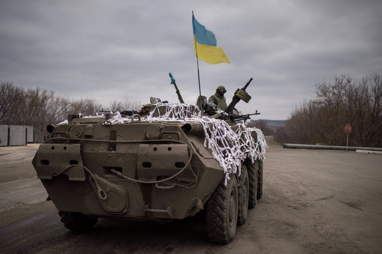 Техника украинских военных на окраине Артемовска движется в направлении Дебальцево
