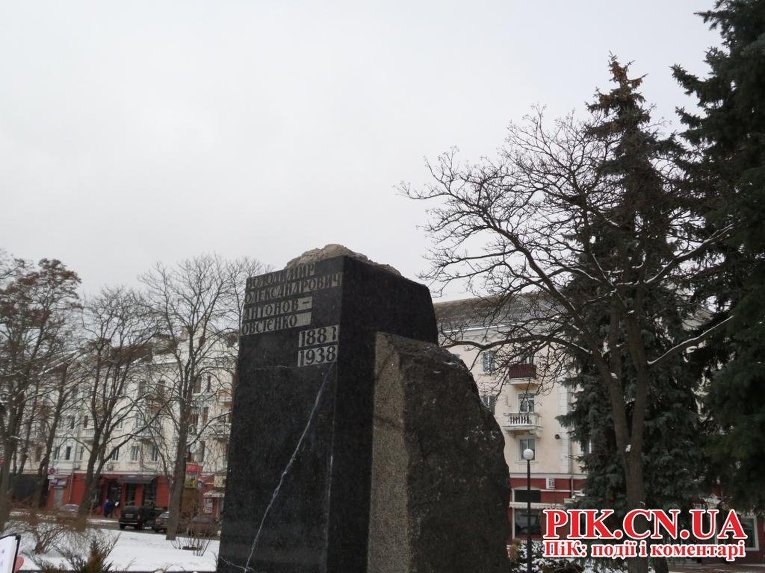 Снос бюстов советских деятелей в Чернигове
