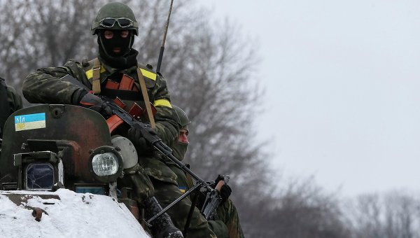 Украинские военные рядом с Дебальцево. Архивное фото