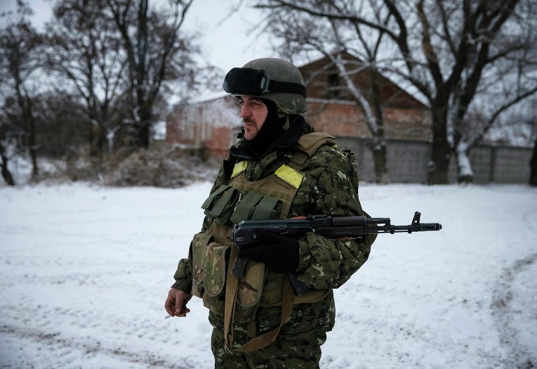 Украинский военный близ Дебальцево