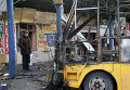 Местный житель на разрушенном автовокзале в Донецке