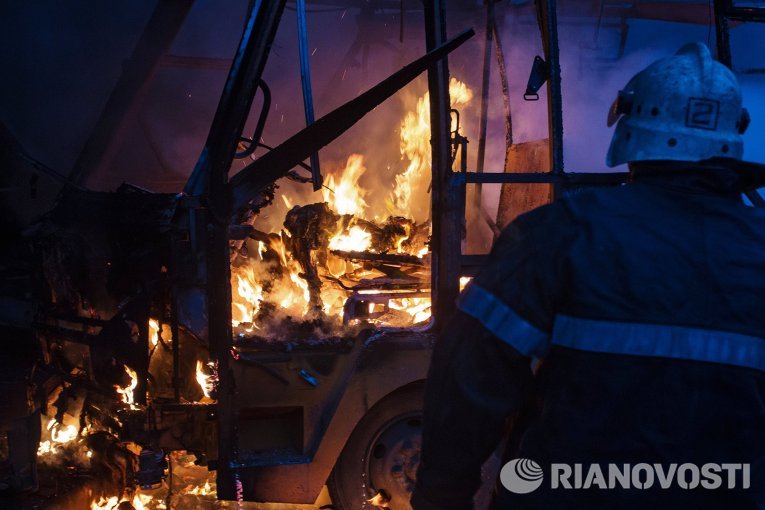 Последствия обстрела автостанции в Донецке