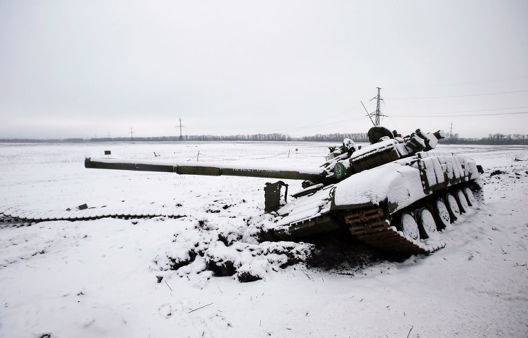 Разбитый танк ополченцев близ Углегорска