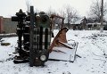 Разбитый во время боев автомобиль на окраинах Углегорска
