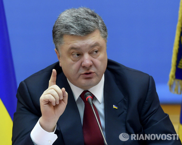 Петр Порошенко во время расширенного заседания кабинета министров Украины