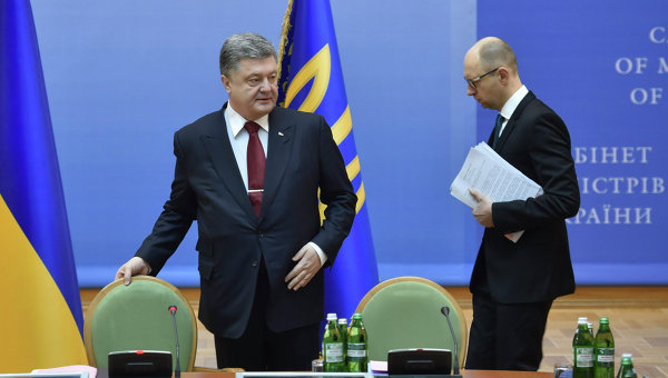 Президент Украины Петр Порошенко (слева) и премьер-министр Украины Арсений Яценюк