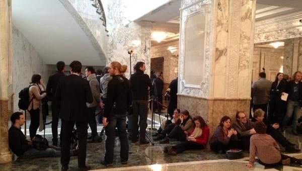 Журналисты в ожидании окончания переговоров в Минске