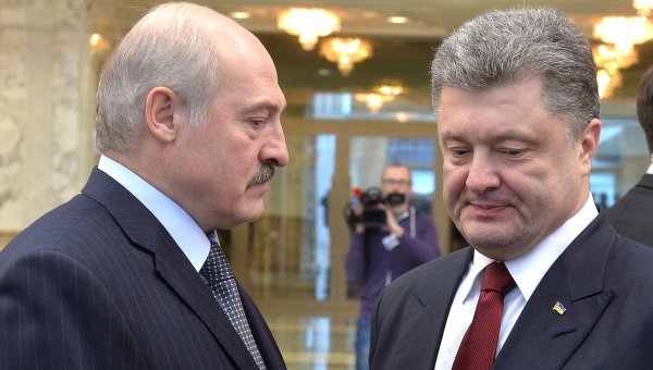 Александр Лукашенко и Петр Порошенко на переговорах в Минске