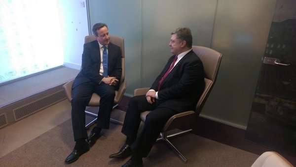 Петр Порошенко и Дэвид Кэмерон на переговорах в Брюсселе, 12 февраля 2015