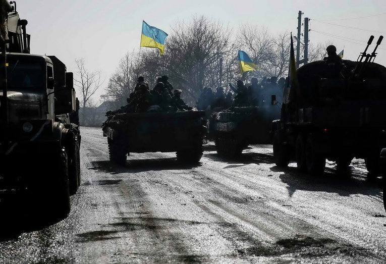 Украинские военные близ Дебальцево