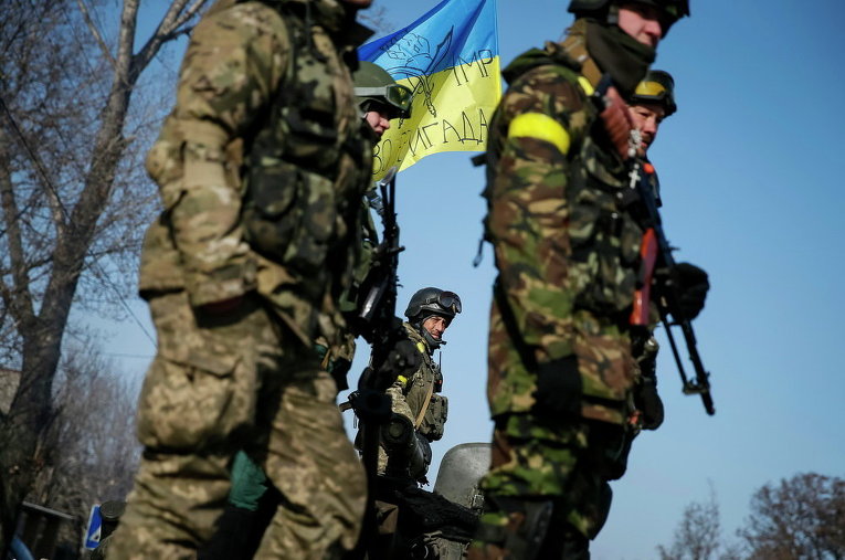 Украинские военные близ Дебальцево