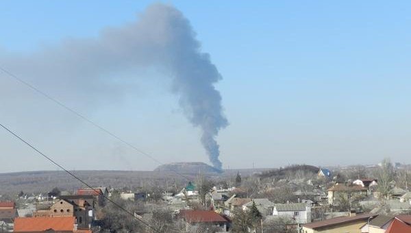 Столб дыма над Донецком