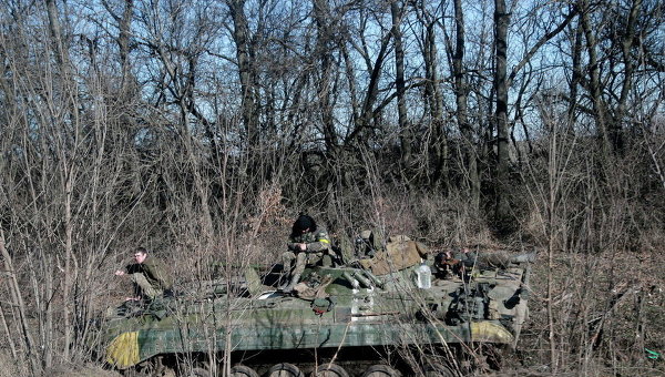Украинские солдаты неподалеку от Дебальцево